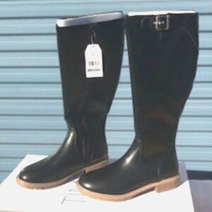Tall Riding Boots . Size: 9W . w/ Side Zip Closure & Memory Foam . New in Box